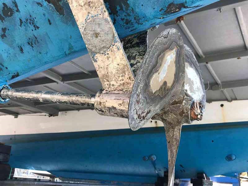 Corrosion on propeller, shaft, and strut